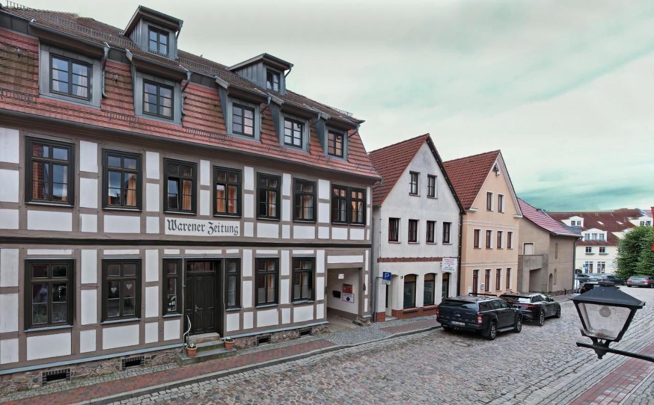 Hotel Waren-Alte Warener Zeitung Buitenkant foto
