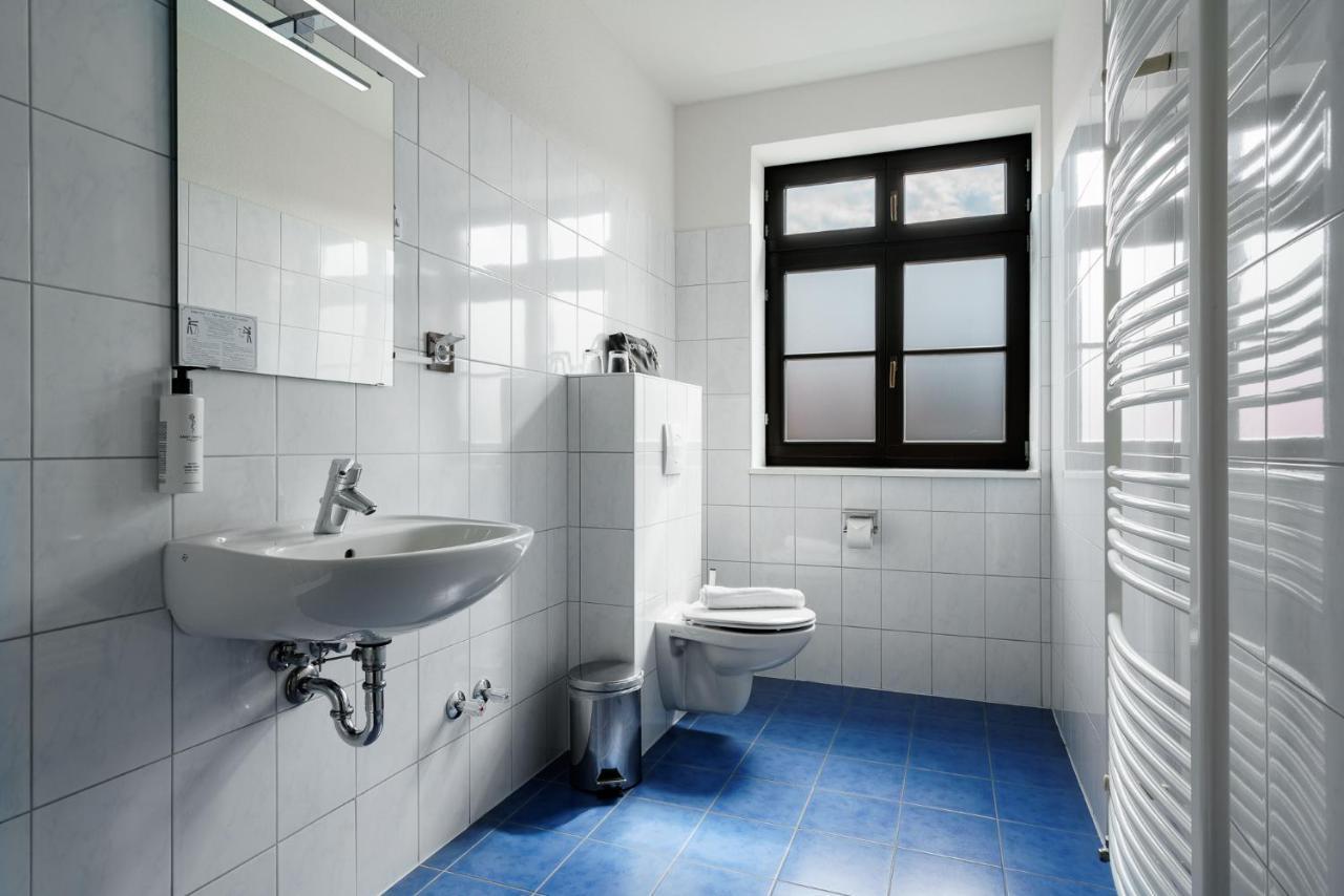 Hotel Waren-Alte Warener Zeitung Buitenkant foto