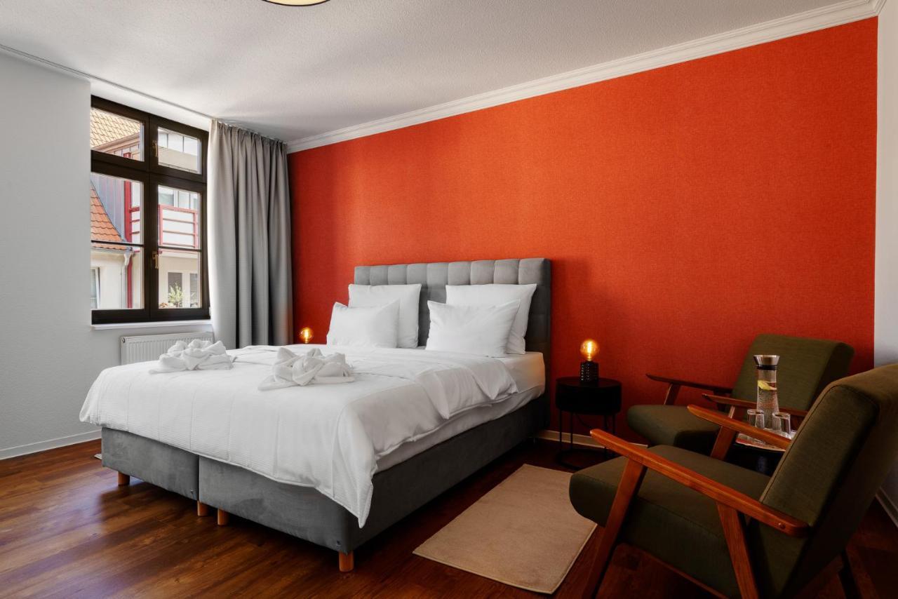 Hotel Waren-Alte Warener Zeitung Buitenkant foto