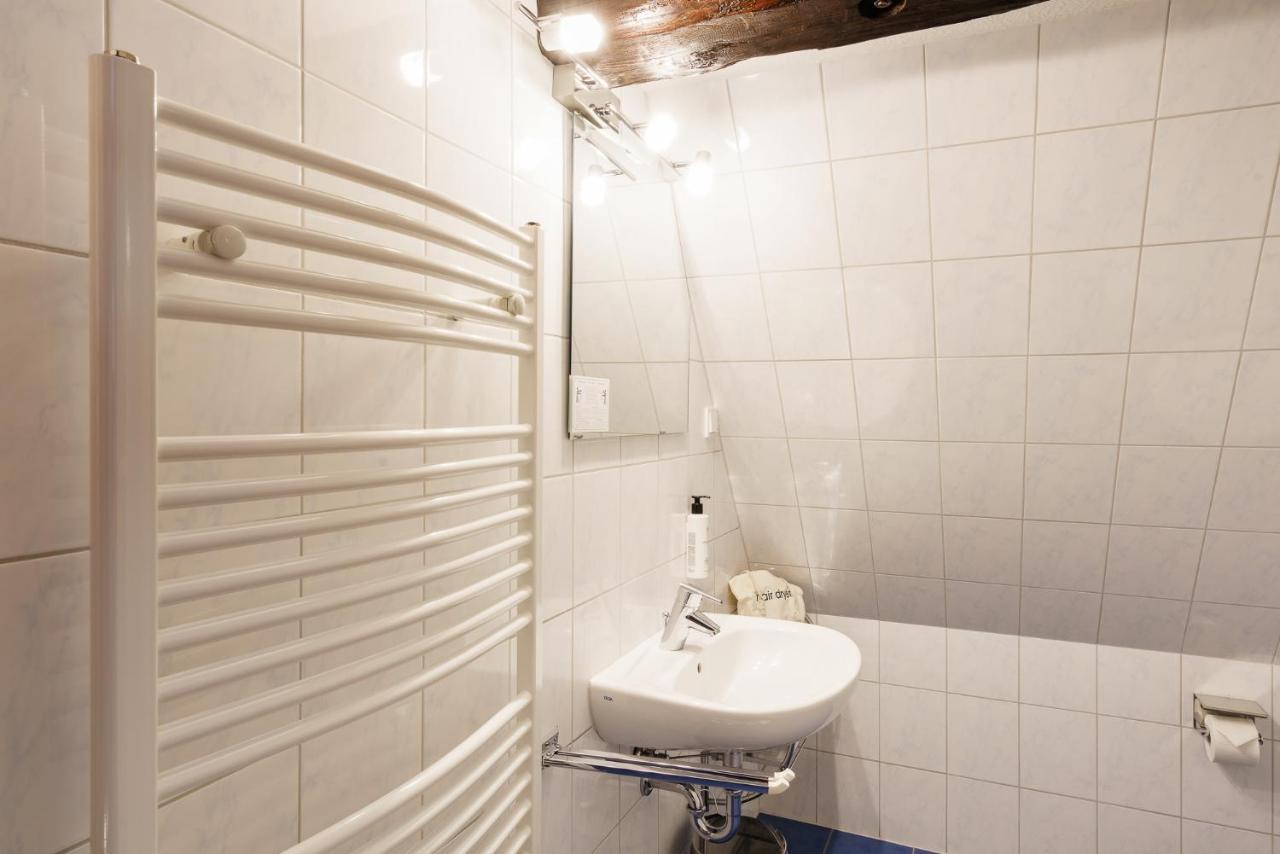 Hotel Waren-Alte Warener Zeitung Buitenkant foto