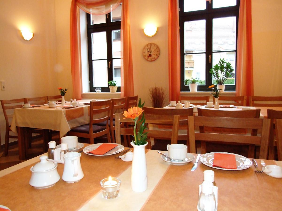 Hotel Waren-Alte Warener Zeitung Buitenkant foto